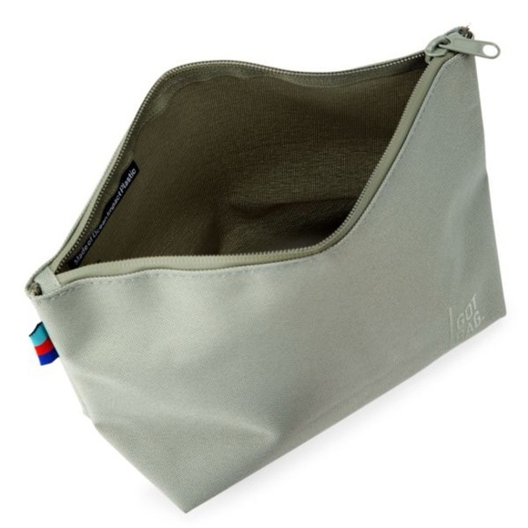 GOT Shower Travel Bag Made From Ocean Impact Plastics NWT - Picture 2 of 4